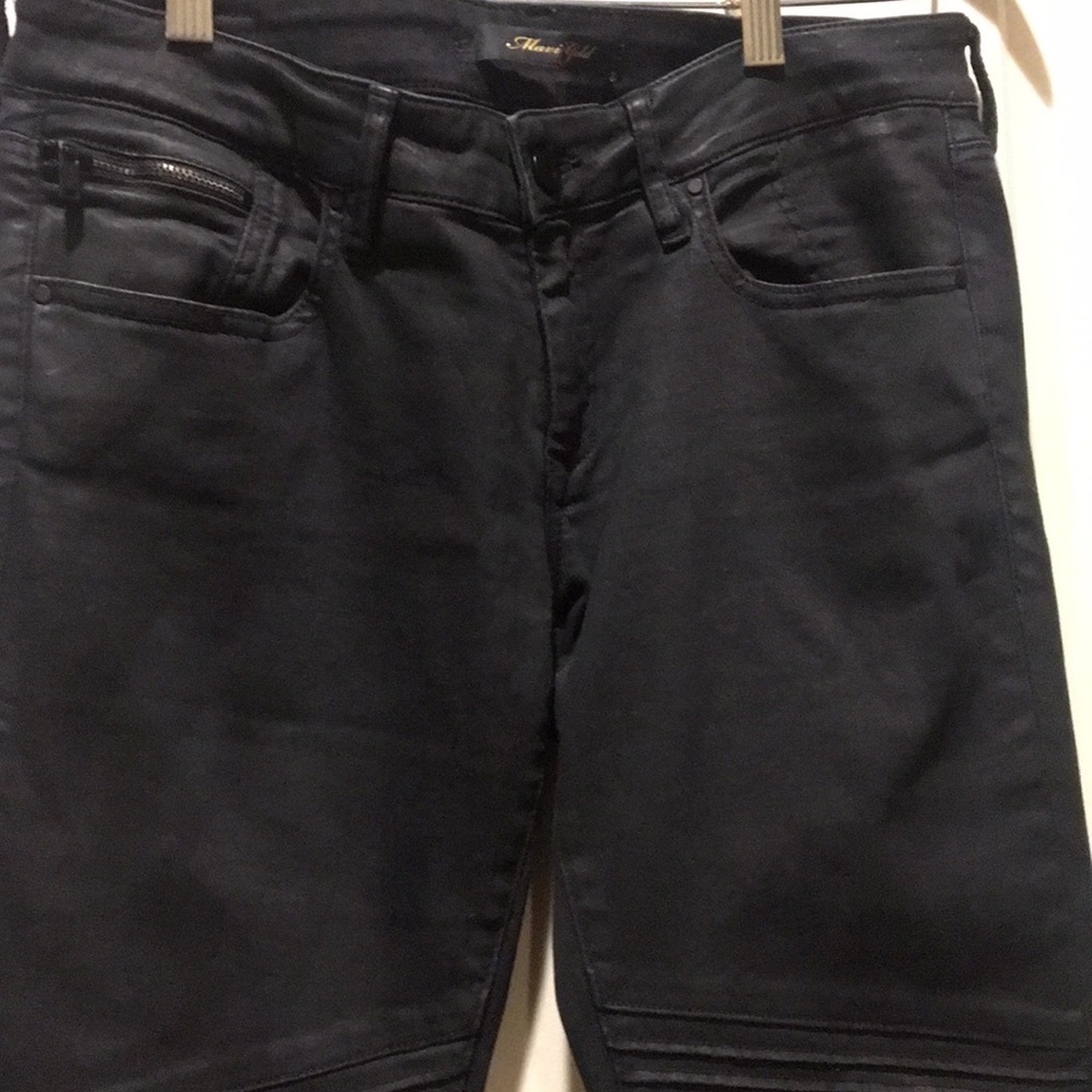 Like New! Mavi Gold low rise skinny Jeans detail legs/soft leather like size 28